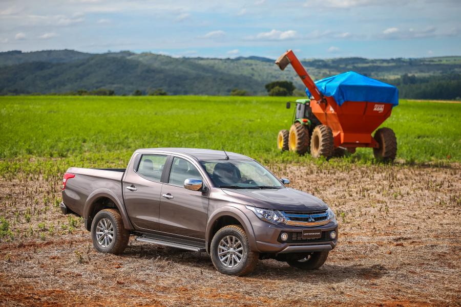  Mitsubishi L200 Triton Sport HPE-S 2018 года  (LA) (фото 19 из 33)